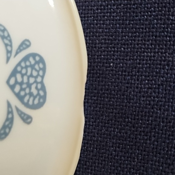 CORELLE INDIGO BLUE LUNCH PLATE & SMALL CORELLE BLUE HEART BOWL - Picture 6 of 6